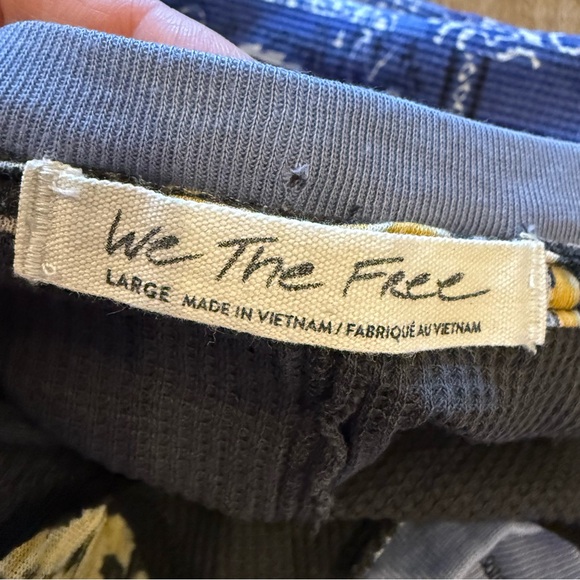We The Free People Thermal Tee Top Women’s Large Bright Side Mixed Print Boho - Picture 6 of 11
